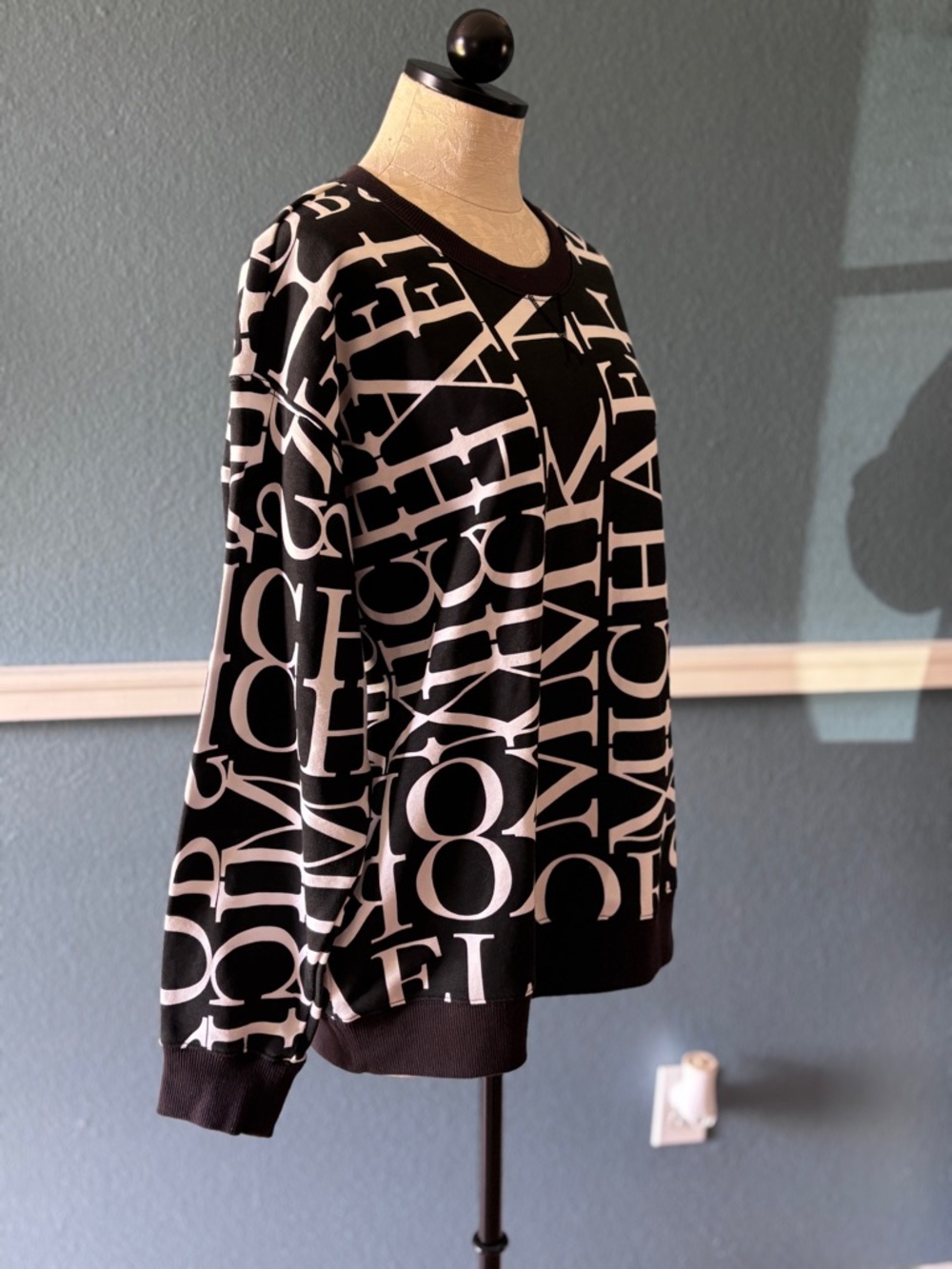 Michael Kors Women’s Newsprint Crewneck Sweatshirt in Large - Picture 2 of 6